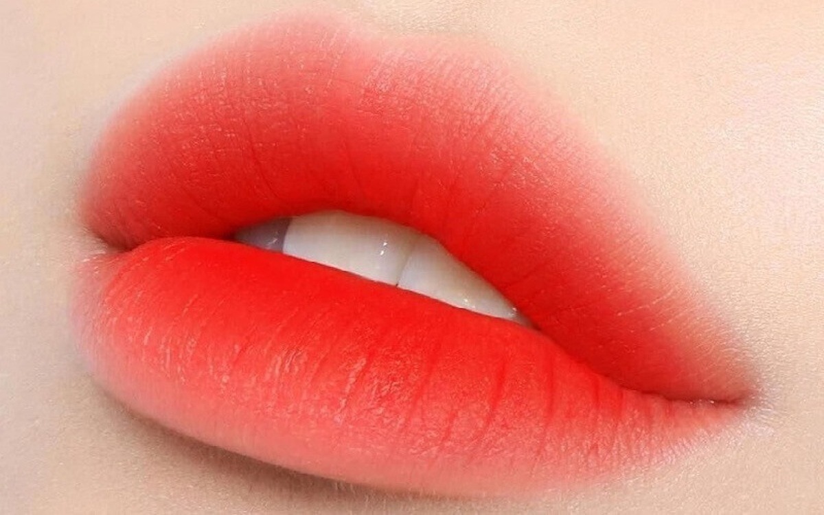 Chọn màu phun môi cho phụ nữ tuổi trung niên
