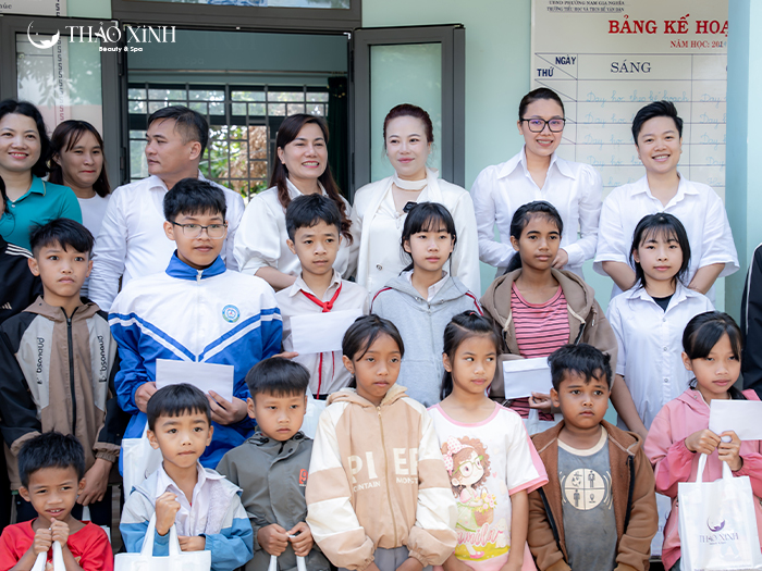 Thao-Xinh-tiep-suc-hoc-sinh-den-truong-phuong-nam-gia-nghia-7