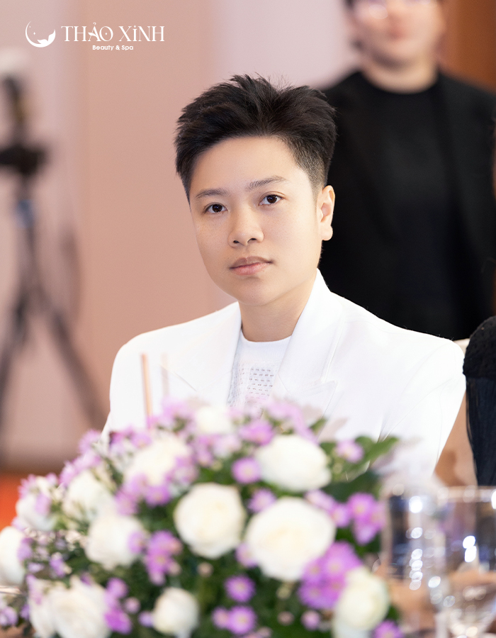 chuyen-giao-ky thuat-Nature-Brows-giua-Grand Master-Đo-Huong-va-Thao-Xinh-3