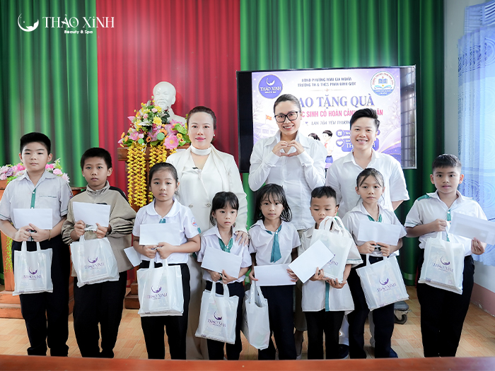 Thao-Xinh-tiep-suc-hoc-sinh-den-truong-phuong-nam-gia-nghia-5