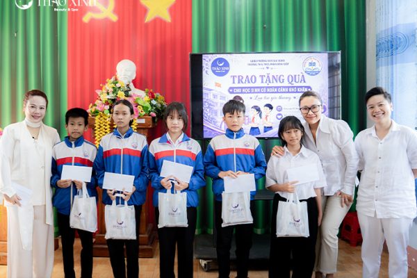 Thảo Xinh Group tiếp sức đến trường cùng học sinh hiếu học phường Nam Gia Nghĩa