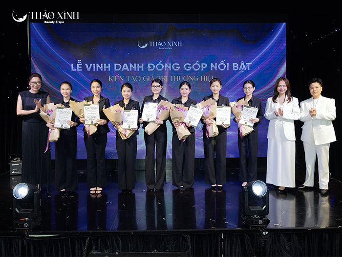 chuyen-giao-ky thuat-Nature-Brows-giua-Grand Master-Đo-Huong-va-Thao-Xinh-7