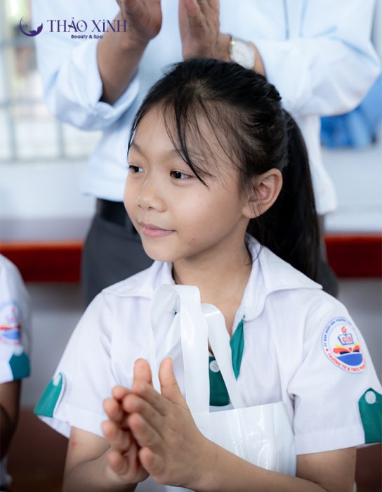 Thao-Xinh-tiep-suc-hoc-sinh-den-truong-phuong-nam-gia-nghia-1