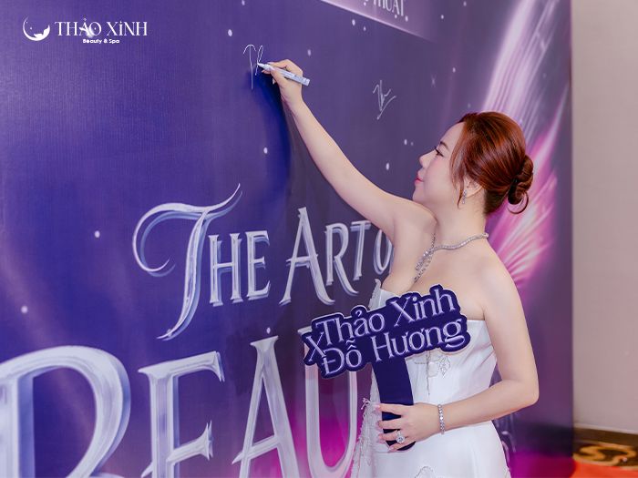 chuyen-giao-ky thuat-Nature-Brows-giua-Grand Master-Đo-Huong-va-Thao-Xinh-5
