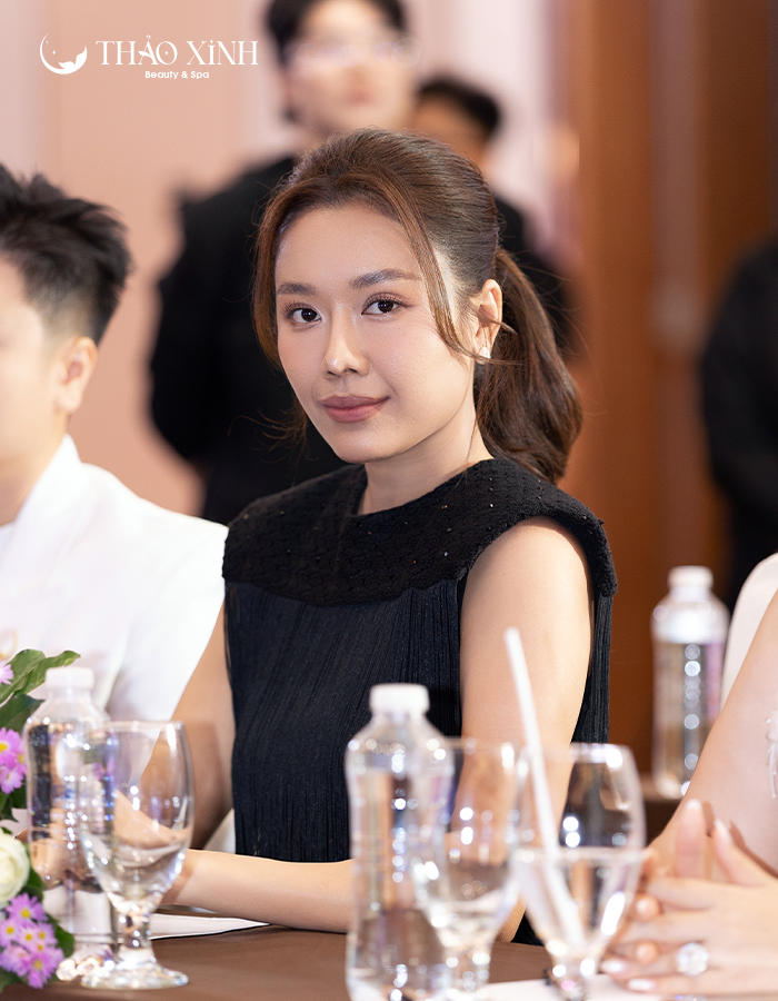 chuyen-giao-ky thuat-Nature-Brows-giua-Grand Master-Đo-Huong-va-Thao-Xinh-4