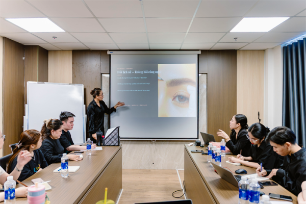 Đào tạo nội bộ kỹ thuật phun xăm cho Sale & Marketing
