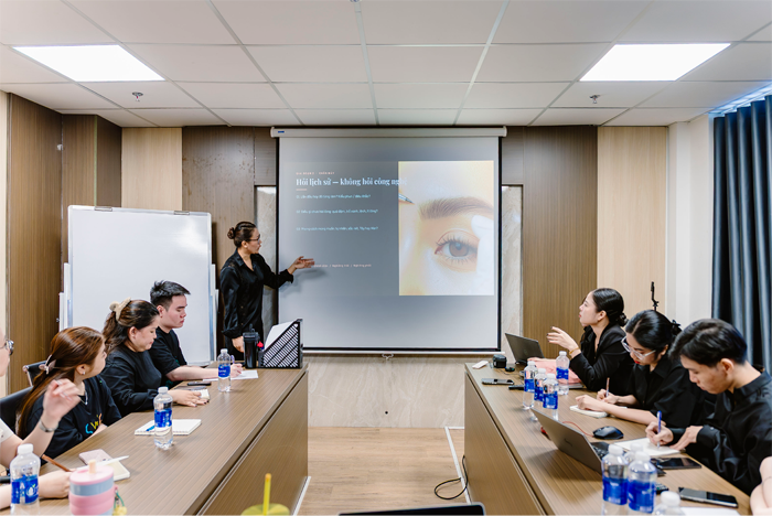 Đào tạo nội bộ kỹ thuật phun xăm cho Sale & Marketing