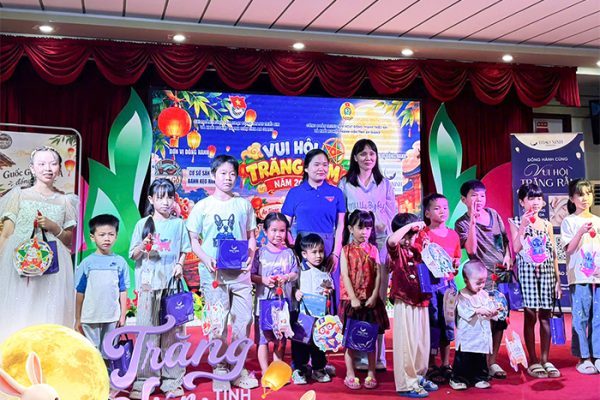THẢO XINH GROUP trao quà trung thu đến thiếu nhi Rạch Giá